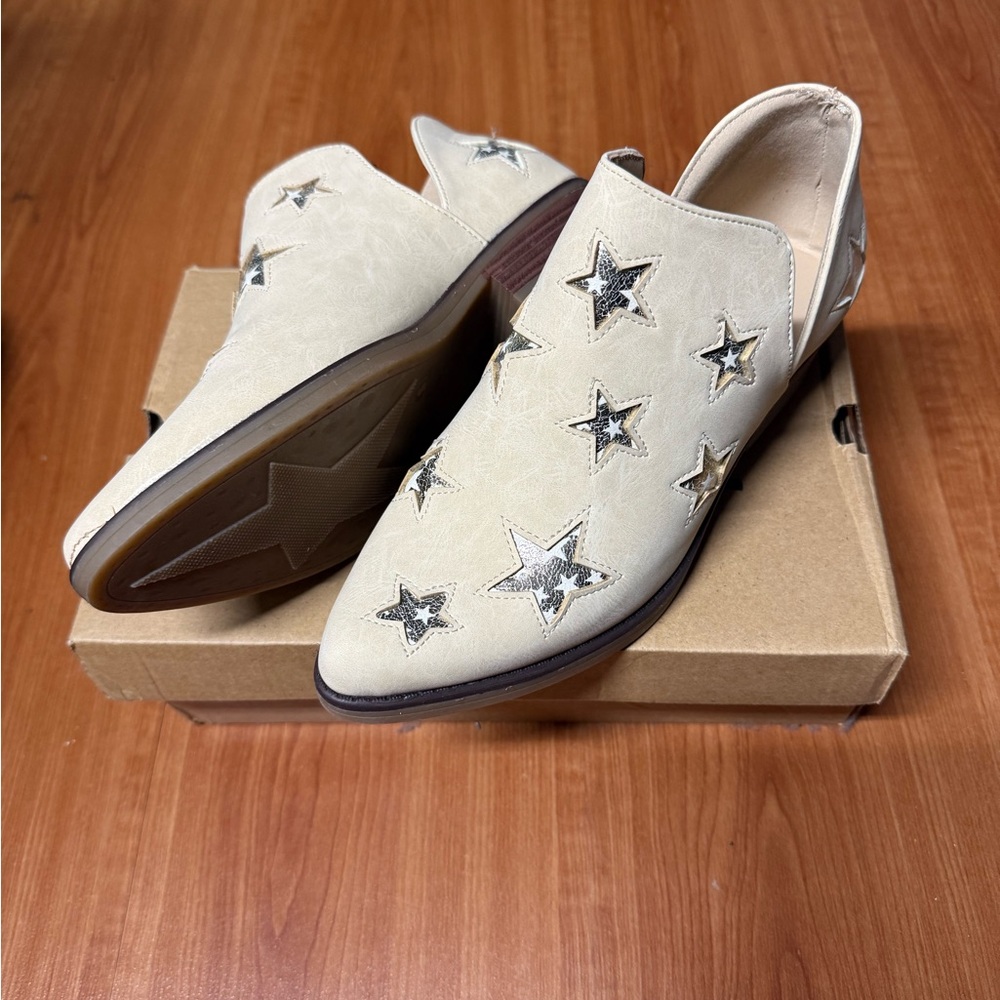 Seven7 Cream Ankle Booties with Silver Stars